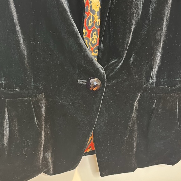Anne Klein || Black Velvet Single Breasted Blazer with Leopard Print Lining; L - Picture 4 of 11